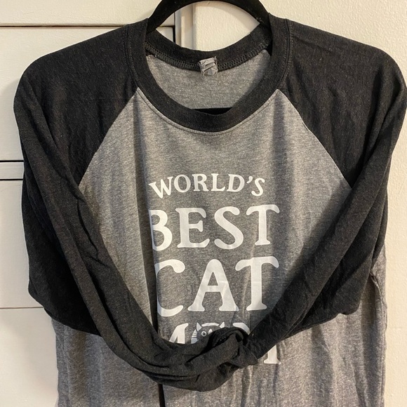 🎉5/$30 - “World’s best cat mom” baseball tee 😻 - Picture 2 of 3